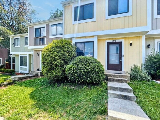 Building Photo - 33 Sugarland Square Ct