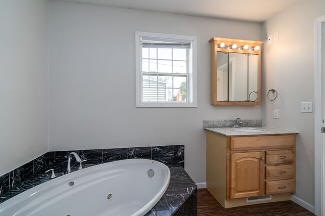 Building Photo - 4 Bedroom, 3 Bathroom Single Family Home