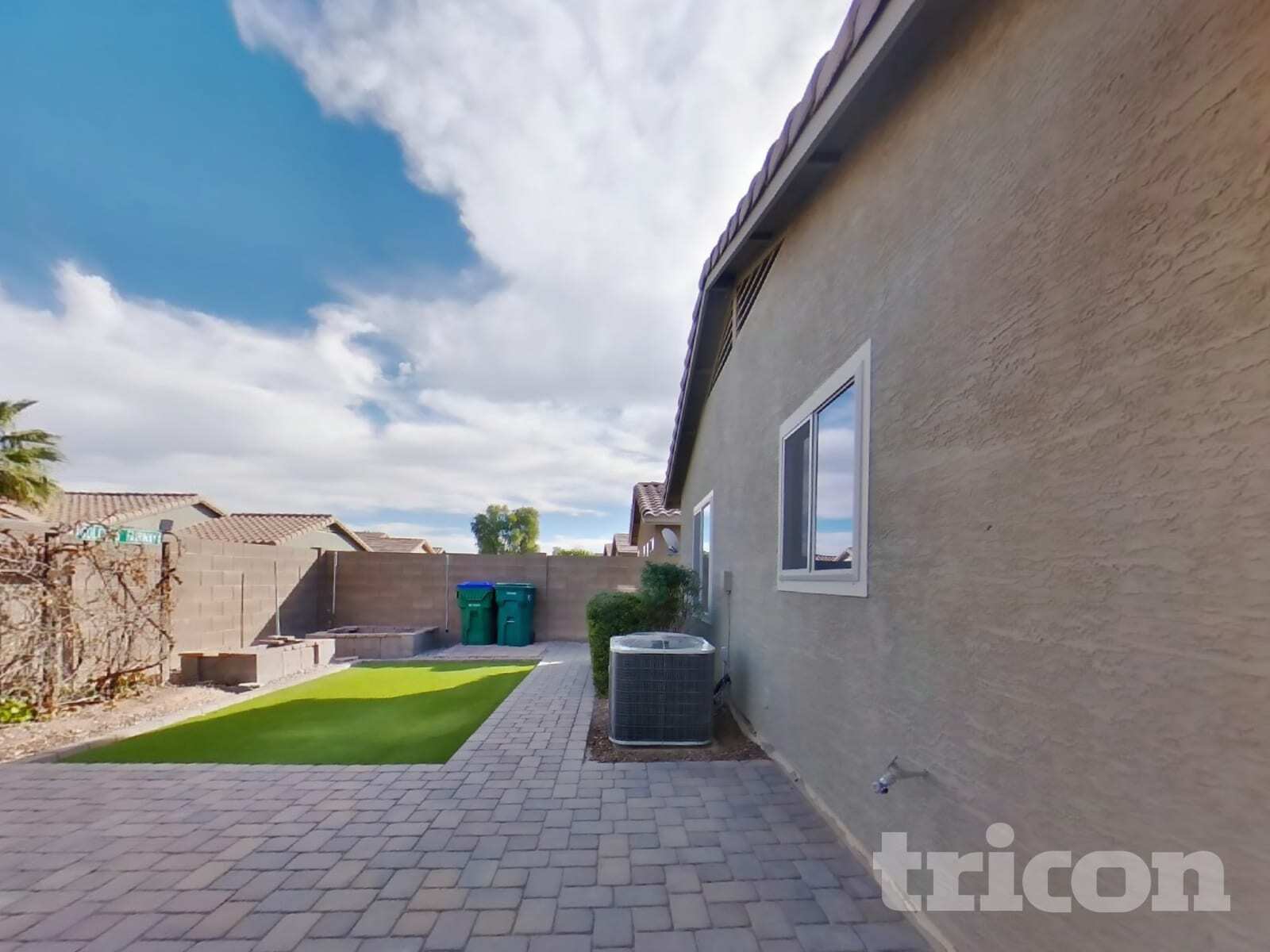 Building Photo - 43738 Elm Dr