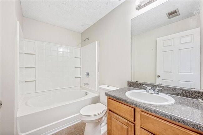 Building Photo - 13202 Fairington Ridge Cir