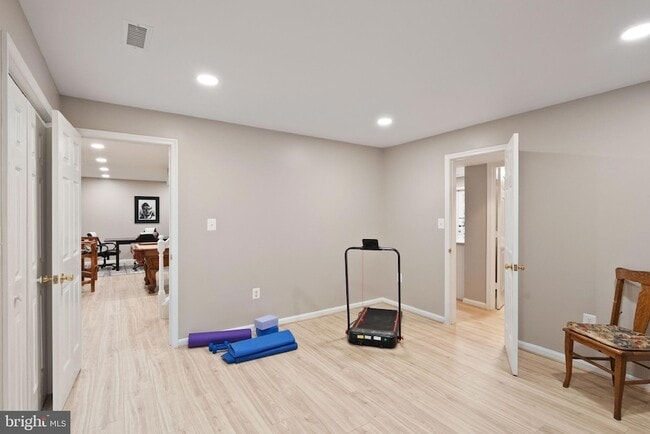 Building Photo - 10303 Bear Creek Dr