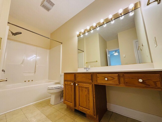 Building Photo - 230 Willow Oak Dr NW
