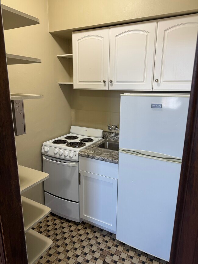 Building Photo - 7416 Harwood Ave