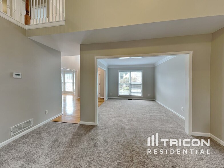 Building Photo - 305 Horseshoe Bend