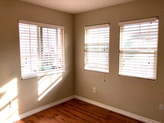 Bedroom - 3711 Baldwin St