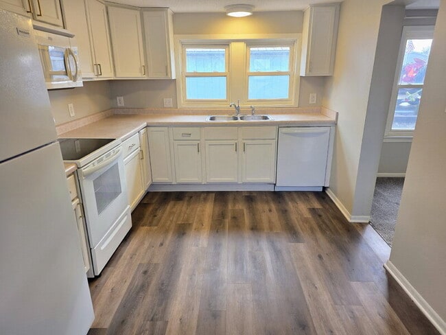 Building Photo - 114 N 5th St