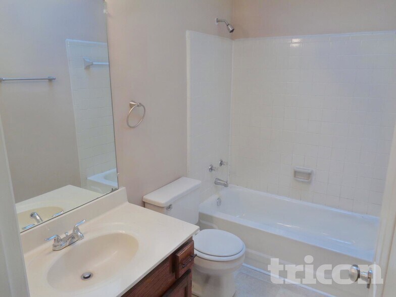 Building Photo - 730 Sugar Springs Ln SW