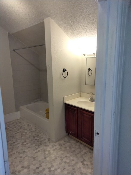 Building Photo - 17 W 27th St