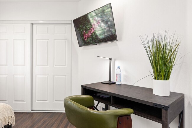 Building Photo - 10777 Ashton Ave