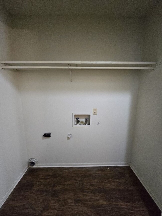 Building Photo - 2418 Paul Revere St