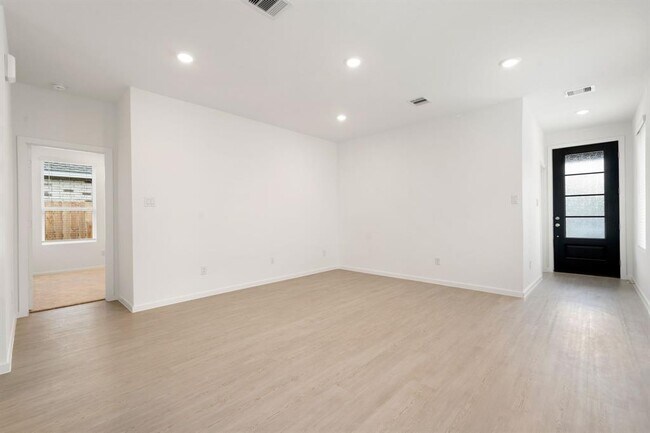 Building Photo - 6742 Sunset Velvet Dr