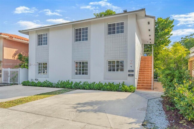 Building Photo - 2661 SW 28th Ct