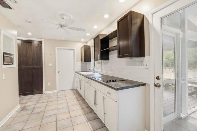 Building Photo - 7585 Skipper Ln