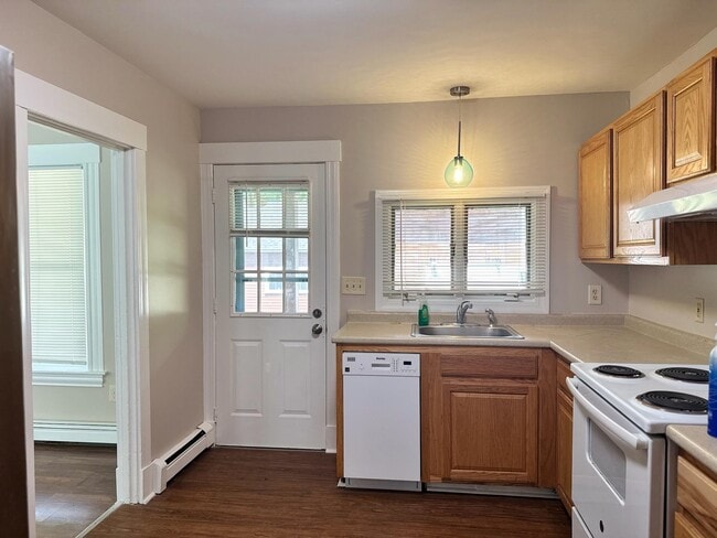 Building Photo - 189 E Bow St