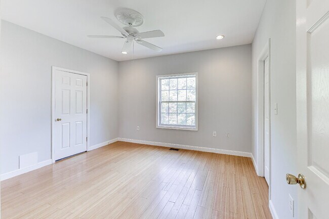 Building Photo - Spacious Deanwood Single-Family Home with Off-Street Parking