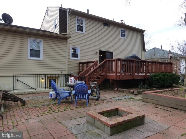 Building Photo - 5625 Cornish Way