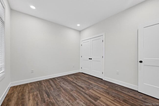 Building Photo - 19 Welling Pl