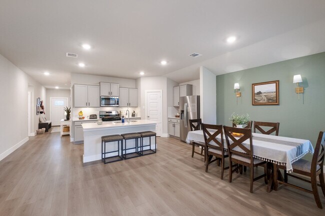 Building Photo - Jewel Curve Gem