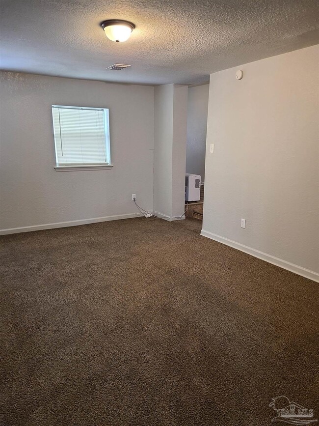 Building Photo - 6960 Klondike Rd