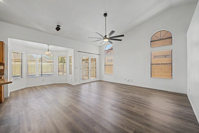 Building Photo - 3103 N Meadow Ln