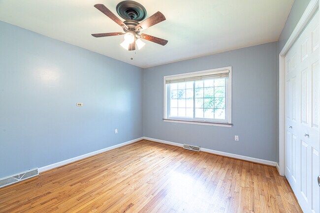 Building Photo - 1719 Scenic Dr