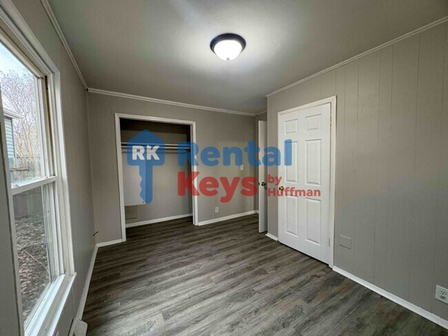 Building Photo - Three Bedroom Duplex