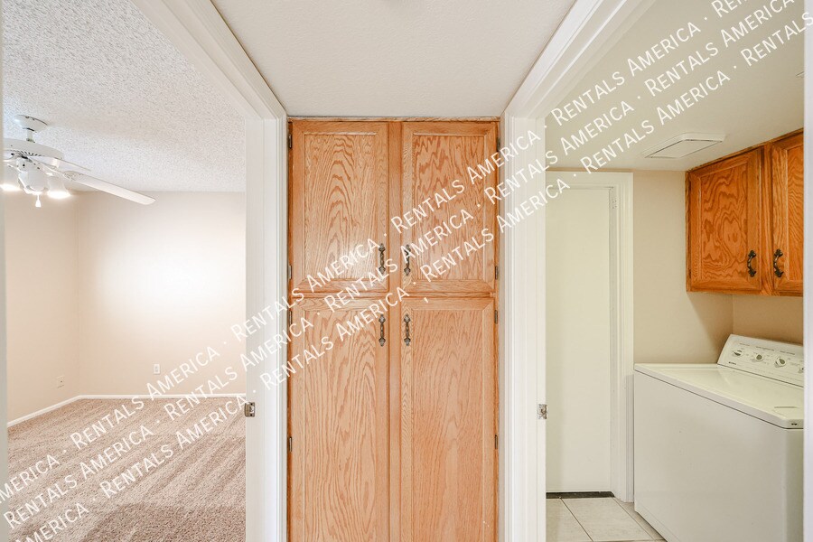 Building Photo - 1817 N Palm Dr