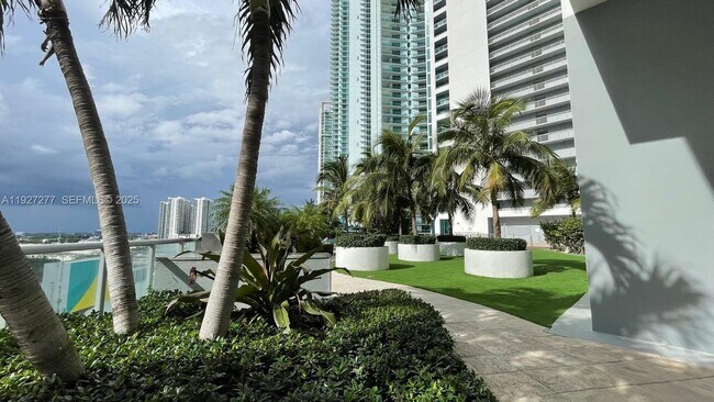 Building Photo - 888 Biscayne Blvd