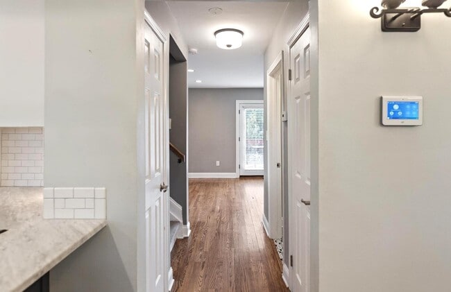 Building Photo - 986 Smith Ave