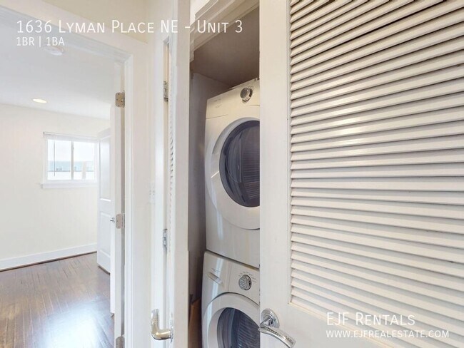 Building Photo - 1636 Lyman Pl NE