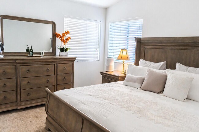 Building Photo - 77795 Sunnybrook Dr