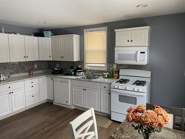 Building Photo - 43 Bradway Ave