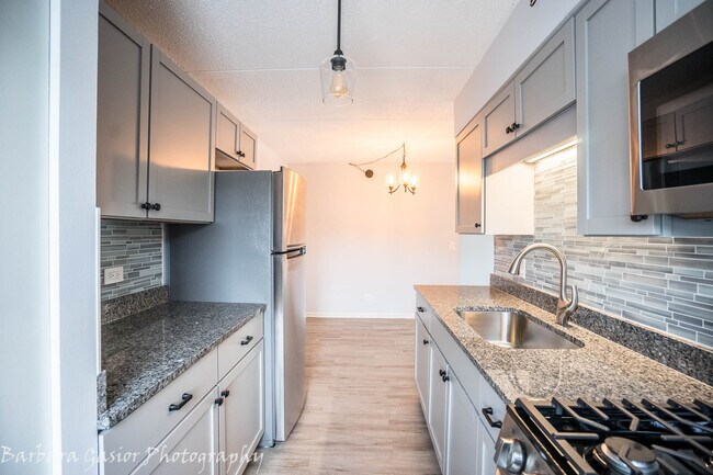 Building Photo - 835 Pearson St