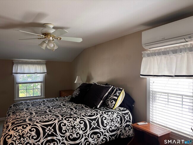 Building Photo - 7 Nehantic Dr