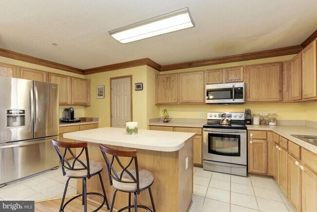 Building Photo - 208 Goldsborough Dr
