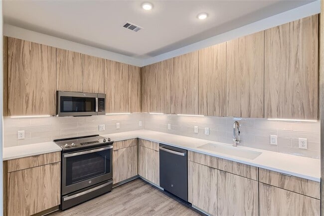 Building Photo - 4802 S Congress Ave