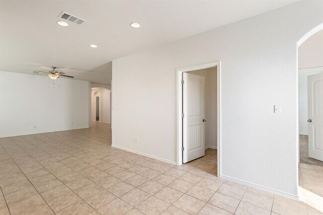 Building Photo - 448 Drystone Trail