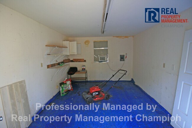 Building Photo - Freshly Updated 3 BD/2 BA Home with Garage, Fenced Yard Near Smith Creek Park