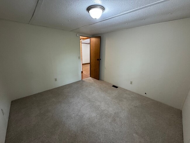 Building Photo - Private 3/2.5 Home with bonus room- $1,895