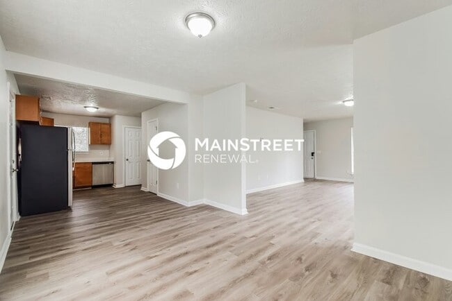 Building Photo - 3 Bedroom Pet-Friendly Home in Riverdale, GA with Main Street Renewal