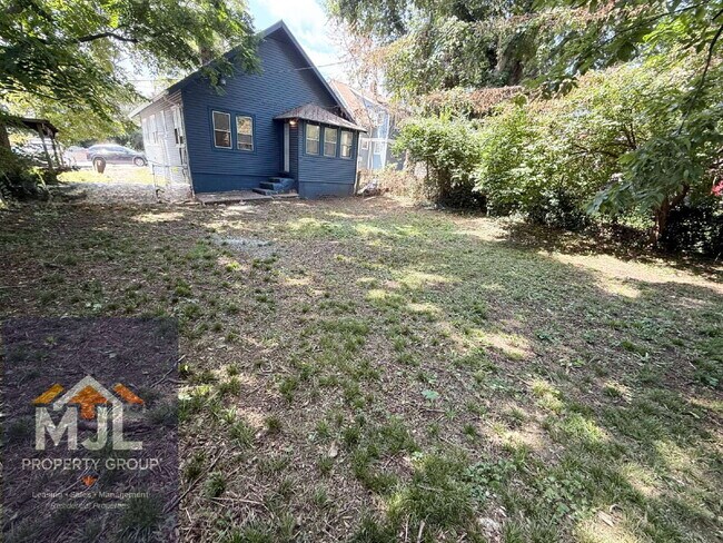 Building Photo - Updated 3 Bedroom / 1 Bath Home In KCMO *READY NOW*