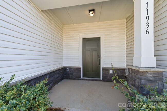 Building Photo - 11936 Basking Dr
