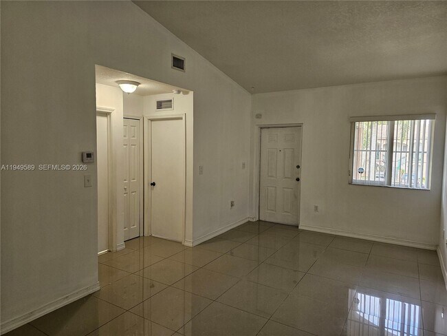 Building Photo - 2911 SE 13th Ave