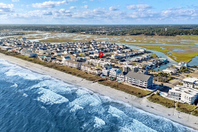 Building Photo - Close to the beach