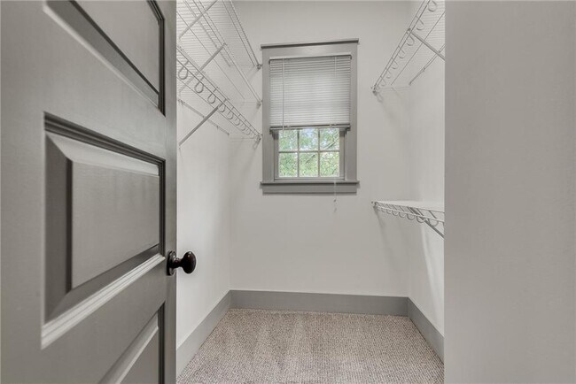 Building Photo - 3371 Dogwood Dr