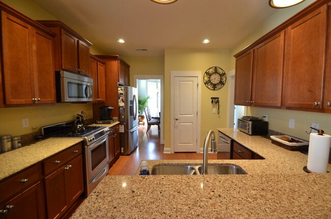 Building Photo - 1811 Luna Ct