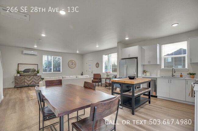 Building Photo - 266 SE 28th Ave