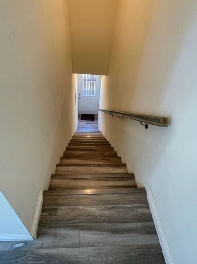 Building Photo - Newer Carriage Unit