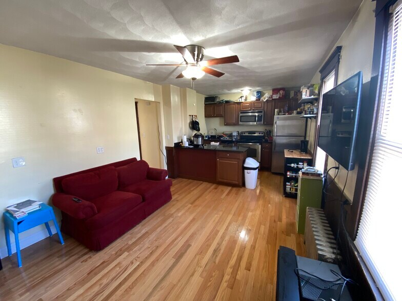 Building Photo - 221 Holland St