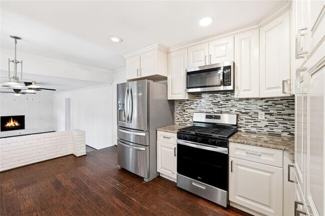 Building Photo - 4832 Valley View Ct